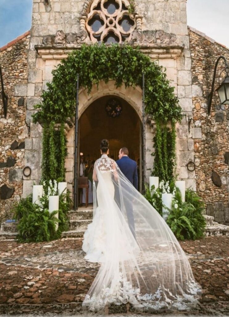 Bride and Groom at ceremony at Casa de Campo 
